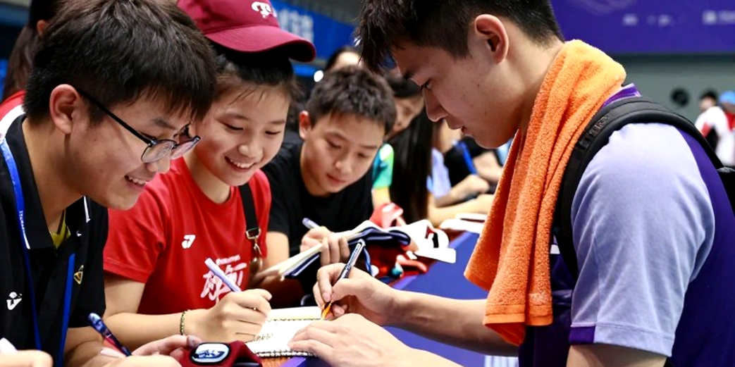 Alwi Farhan Spars with Kento Momota Before Asian Games 2026: Indonesia's Data Gamble Alwi Farhan Spars with Kento Momota Before Asian Games 2026: Indonesia's Data Gamble