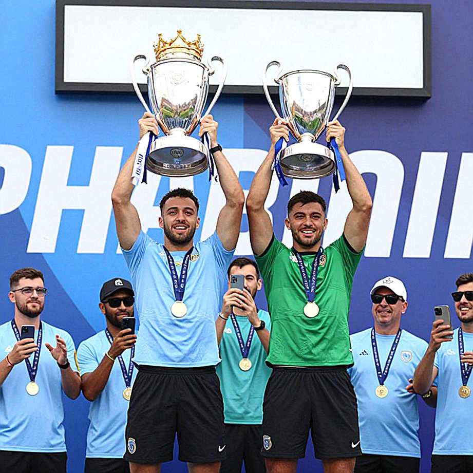 Hai bộ hồ sơ tài chính của một CLB V.League: Khi sân cỏ đóng cửa, dòng tiền buộc phải khai ra thân phận Hai bộ hồ sơ tài chính của một CLB V.League: Khi sân cỏ đóng cửa, dòng tiền buộc phải khai ra thân phận