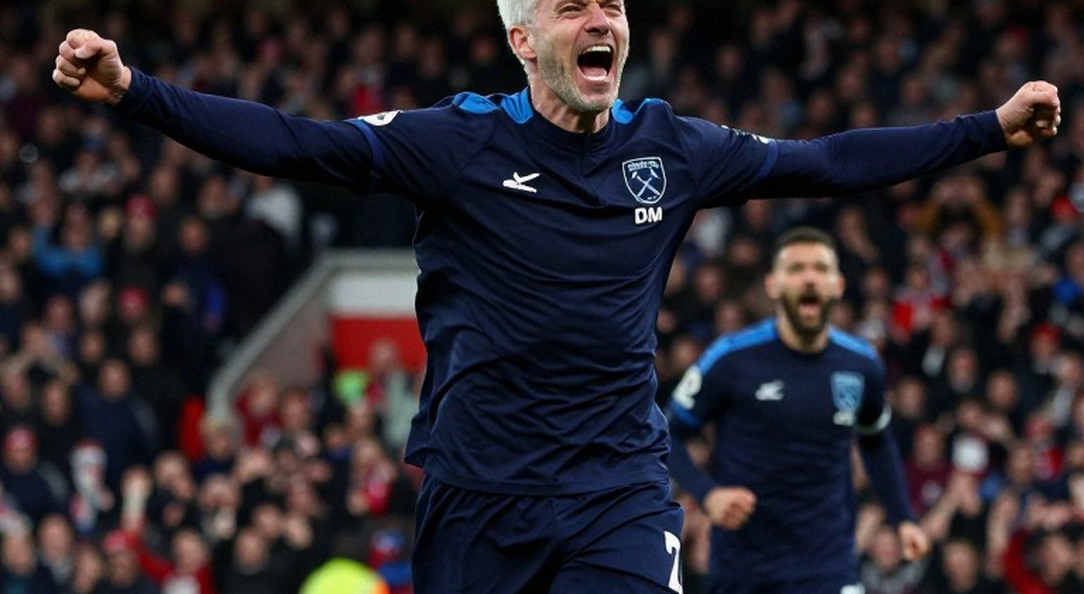 Ajax gục ngã ở Split: Khi 'thức tỉnh' không còn là khẩu hiệu mà là tín hiệu sinh tồn