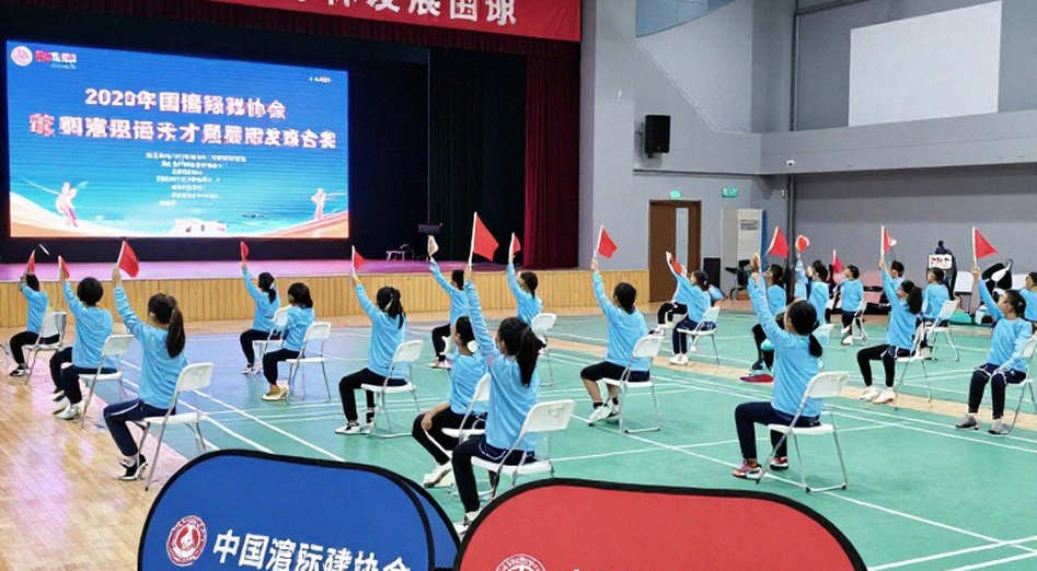 Alwi Farhan tập với Kento Momota trước Asian Games 2026: Điều bản tin không nói