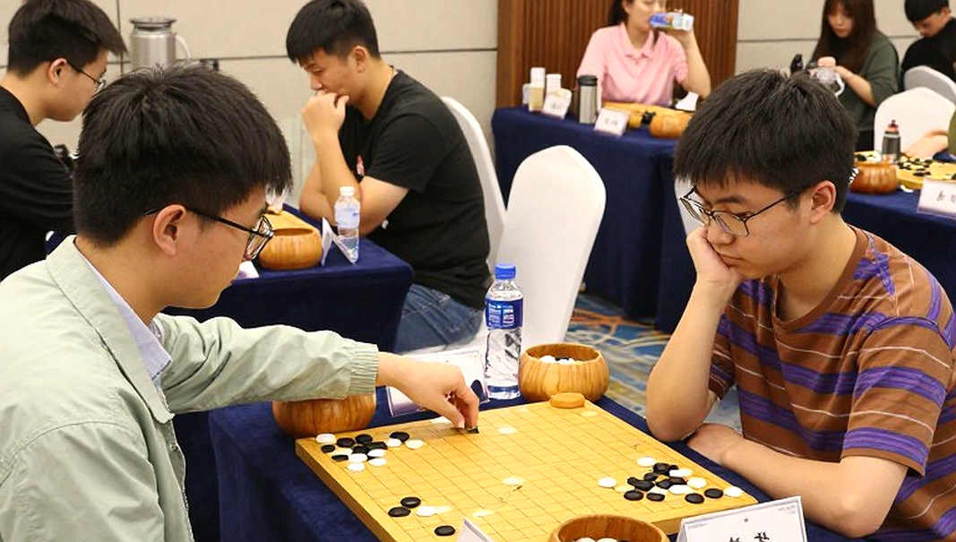 GCL 2026: Nepomniachtchi khiến Carlsen toát mồ hôi, rồi hạ Sindarov bằng đúng vũ khí thời gian