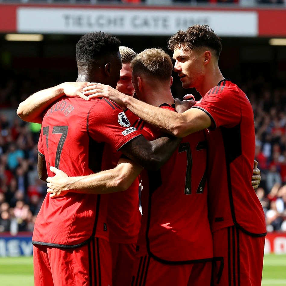 Liverpool 4-3 Villarreal: bốn bàn trong ba mươi ba phút và một hàng thủ cần được đọc lại
