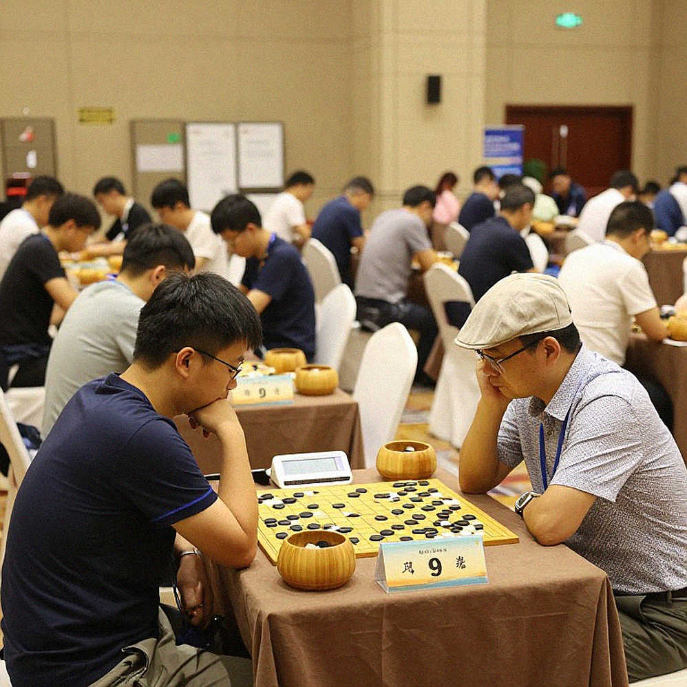 Gambit Voi và khoảng trống nằm giữa tiêu đề với bàn cờ Gambit Voi và khoảng trống nằm giữa tiêu đề với bàn cờ
