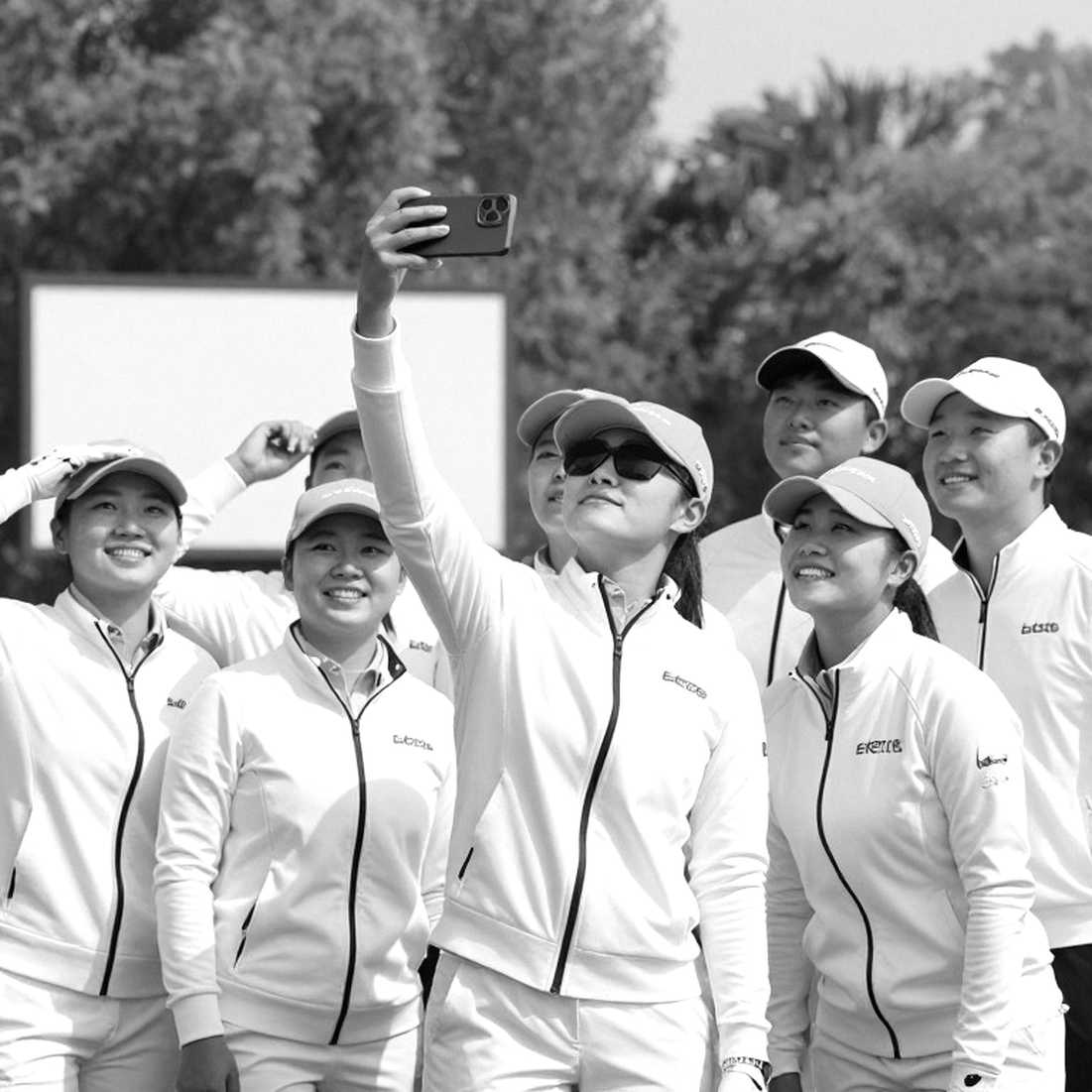 Bốn cái tên quyết định số phận LIV Golf: 35 ngày, hai ngưỡng và một lời hứa chưa rõ giá trị