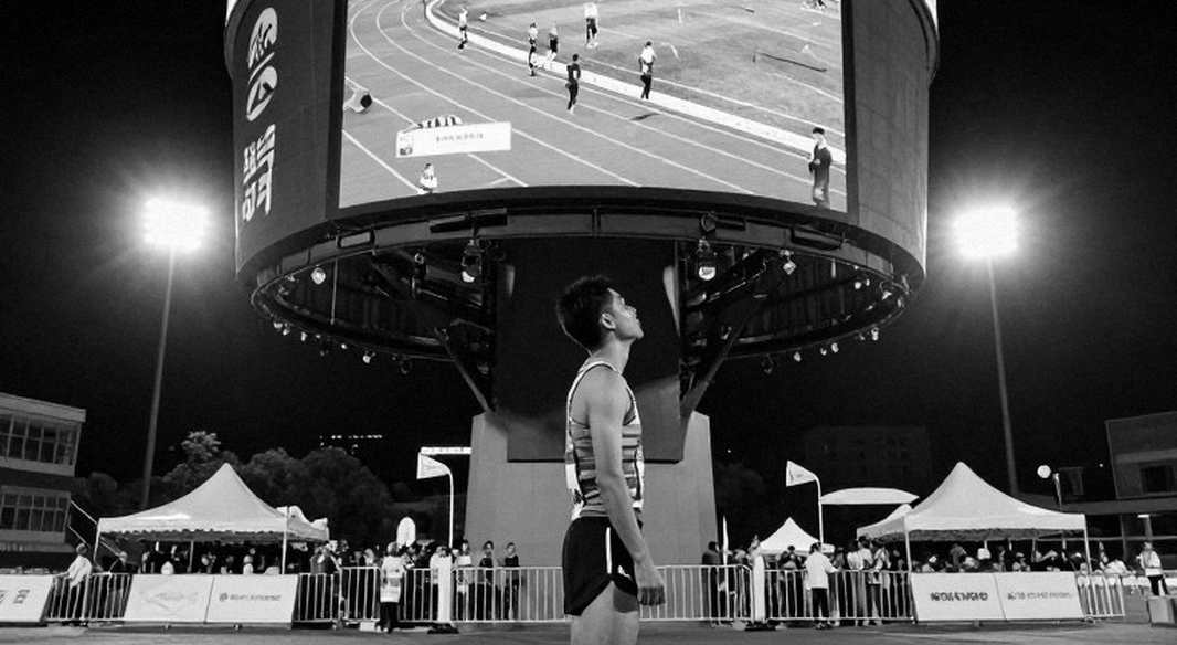 30,000 Broad Jumps and 155 Hours Without a Referee: A Record Outside Every Map 30,000 Broad Jumps and 155 Hours Without a Referee: A Record Outside Every Map