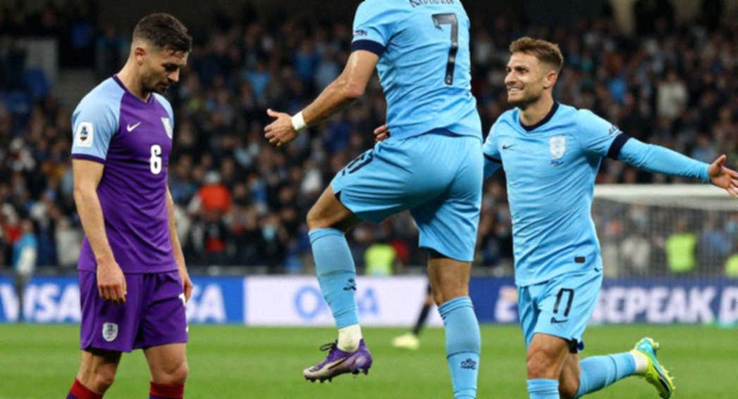 Barcelona bước vào tuần PSG - Clásico với năm hậu vệ lành lặn: hệ thống của Flick và phép thử nhân sự