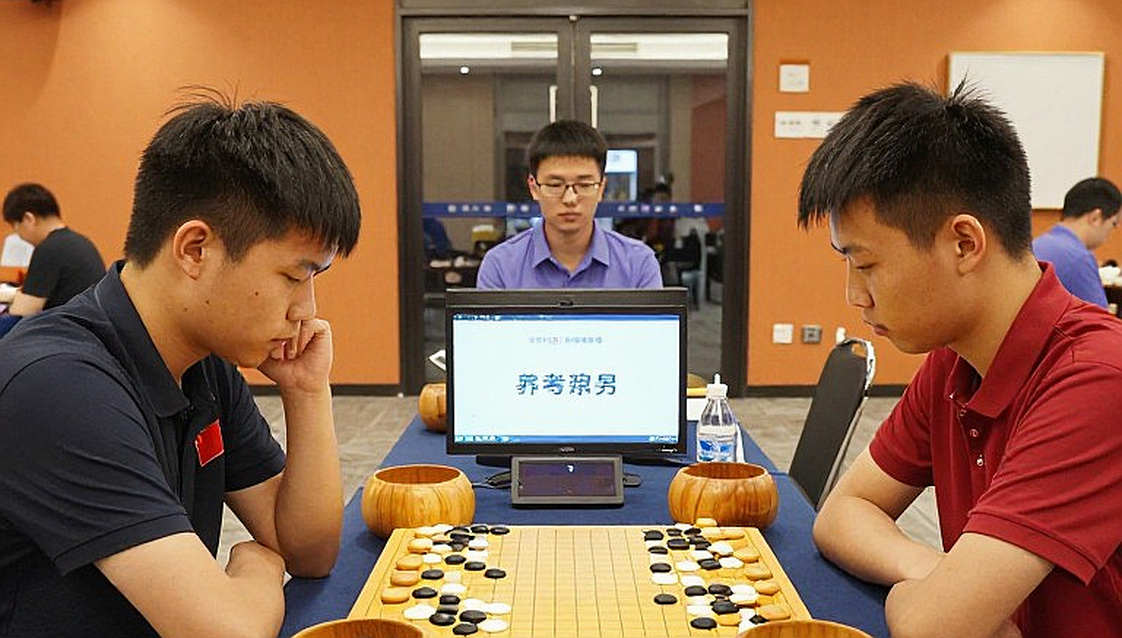 Khai cuộc Scotland: Kasparov 2026 và bài học hóa giải của Mikhalchishin sau 25 năm