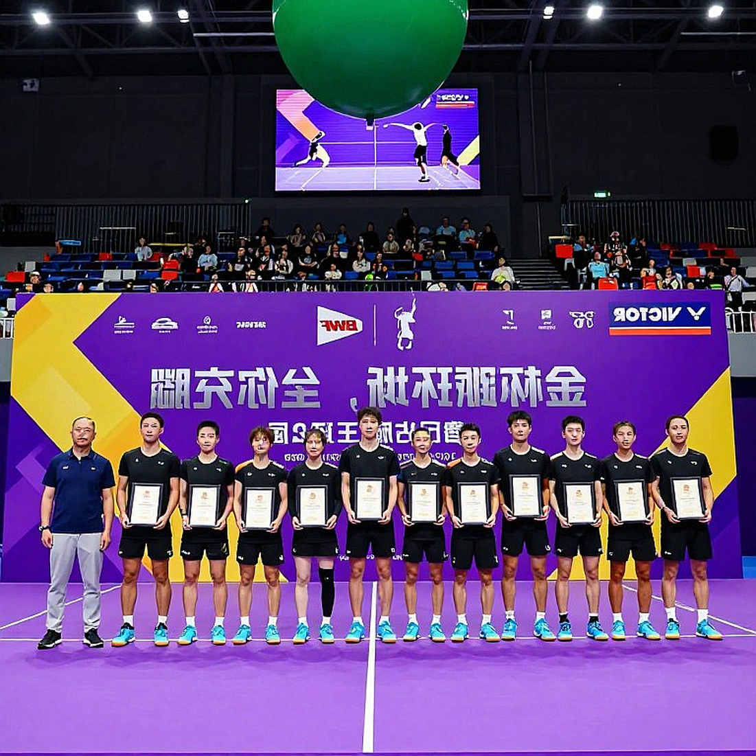 Russell tuyên bố vẫn chiến đấu cho danh hiệu 2026: Chiến lược giữ kỳ vọng của một tay đua đang kém đồng đội 81 điểm
