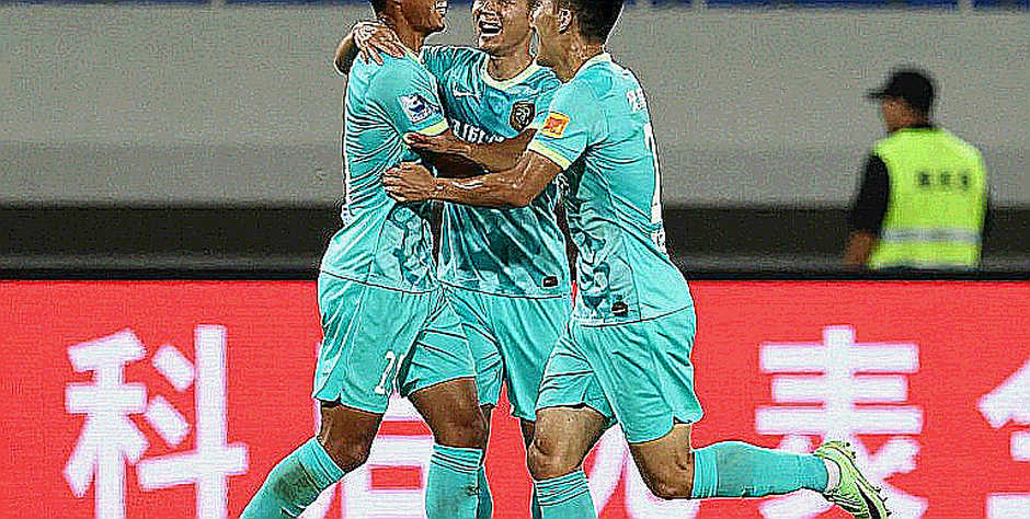 Bên trong chợ chuyển nhượng V.League: Khi hợp đồng được viết bằng dữ liệu